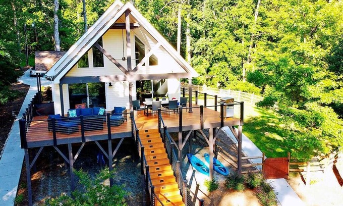 Lake Norman of Catawba House | Lakefront retreat for family, friends & fun!