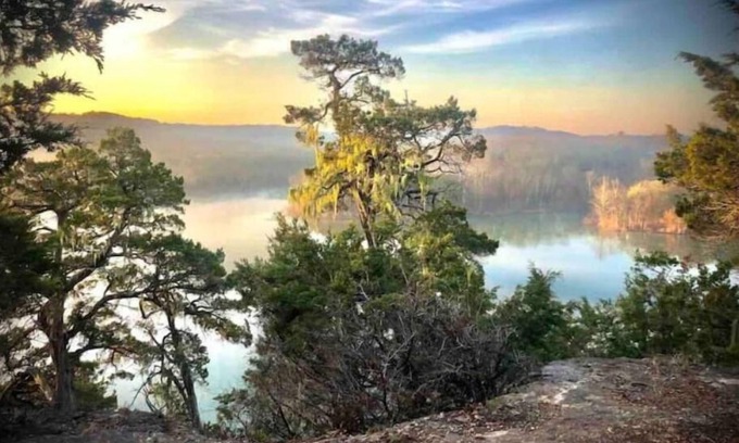 Eagle Rock House | LakeFront - 15’ Theater Screen - Kayaks - 4Acres -FirePit