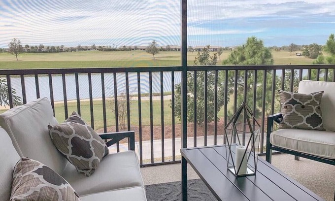 Lakewood Ranch House | Lakefront 2 BR Condo In Lakewood National - The Cortusa