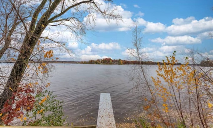 Lake Wissota House | 🔥 Lakefront · 2 Docks · Fire Pit · Grill · Laundry · Extra Toilet