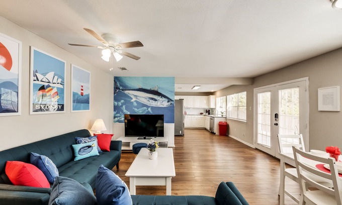 Irving House | Lakefront 3 bed 1 bath HomeSuite. Read the listing