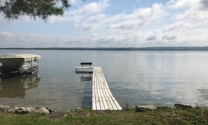 Williamsburg House | Lakefront 3 bed/2bath cottage with A/C