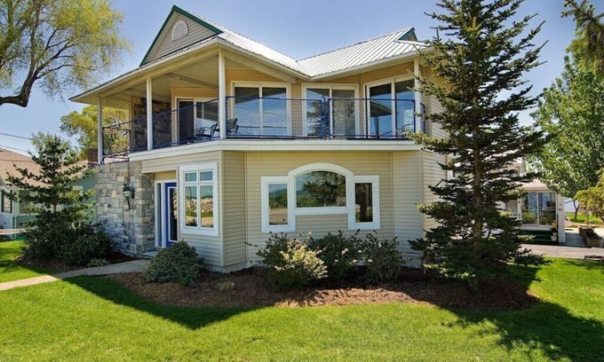 Sandusky House | Lakefront 3-BR Home Summer and Winter Getaways close to Sports Force