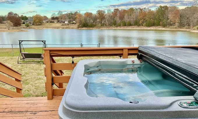 Old Hickory House | Lakefront 3BR Cozy House with BBQ & Hot Tub