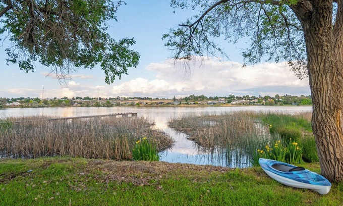 Moses Lake House | Lakefront 4-bedroom house with AC, WiFi in parklike setting on Moses Lake.