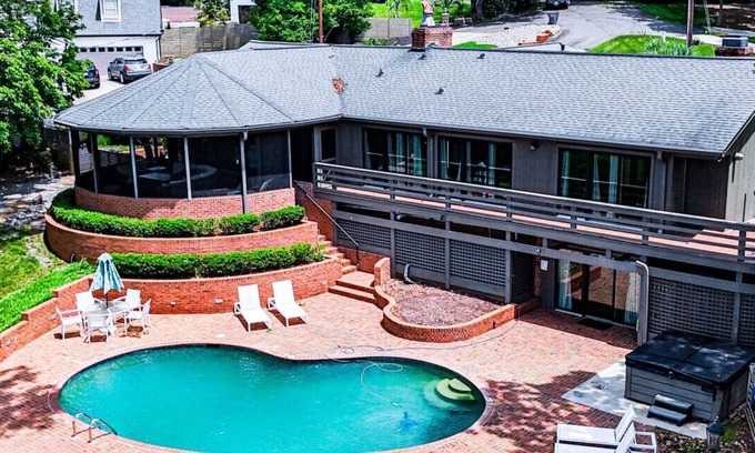 Dixie - Berryhill Apartment | Lakefront 4BR in Charlotte w/Pool, Hot Tub & BBQ