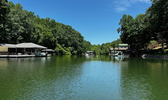 Moneta House | Lakefront 4BR, Private Dock, Fire Pit, Internet, Kayaks, game room, quiet coven