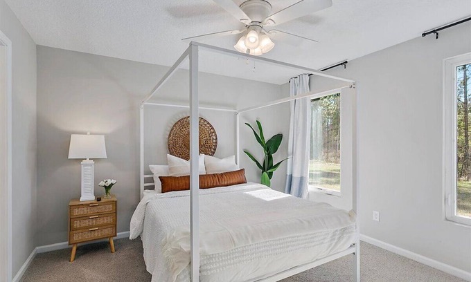 St. Marys House | Lakefront 4BR Retreat Near Kings Bay Modern & Remote Work Ready