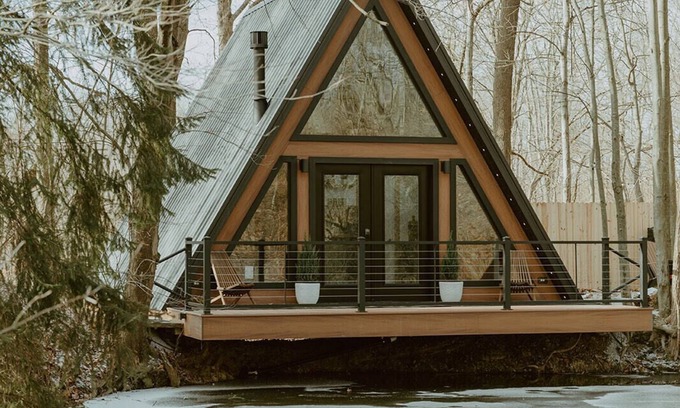 Navarre Cabin | Lakefront A-Frame -Fireplace, Kayaks, Soaking Tub, Retreat for couples or solo
