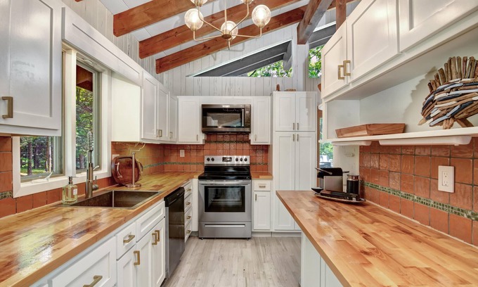 Johnsonburg Ski Chalet | Lakefront Achieve Chalet in a Private 200 Acre Estate