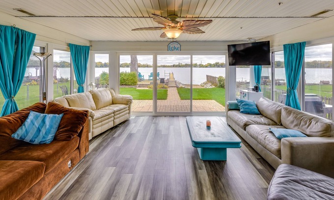 Antioch Cottage | Lakefront Antioch Cottage w/Dock & Gas Grill!