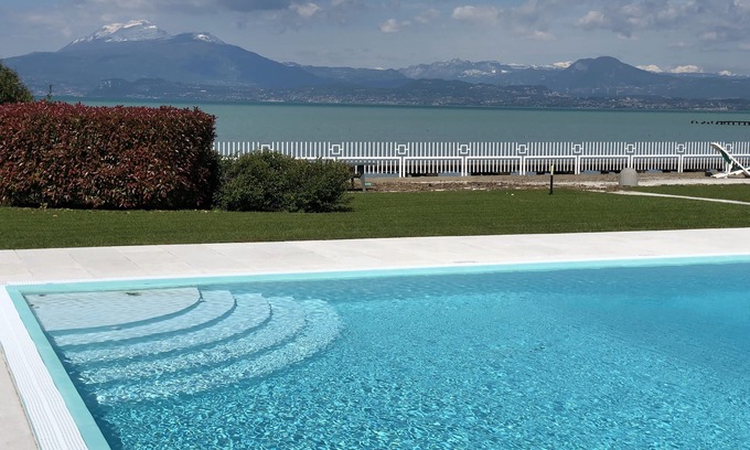 Lugana Apartment | Lakefront apartment with pool and WiFi