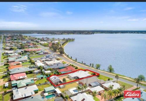 Yarrawonga House | Lakefront Beauty ! Pet friendly