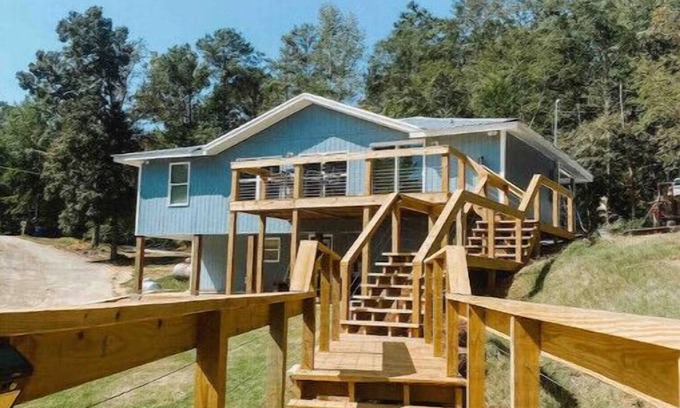 Deatsville House | Lakefront Bliss at Blü House-Hot Tub & Views