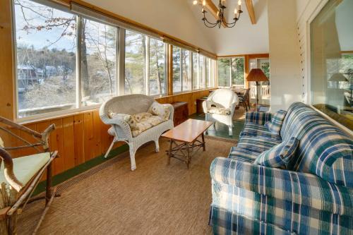 Bradford House | Lakefront Bradford Cottage with Dock, Near Skiing!