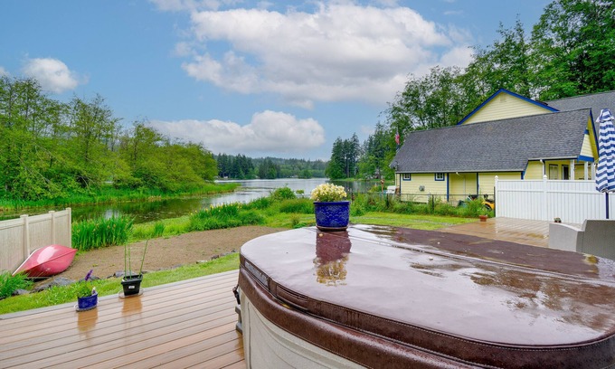 West Hills House | Lakefront Bremerton Vacation Rental w/Hot Tub!