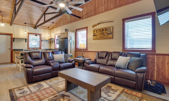 Oakland Cabin | Lakefront Bull Shoals Cabin Rental: Pets Welcome!