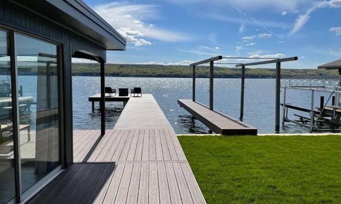 Burdett House | Lakefront Bungalow