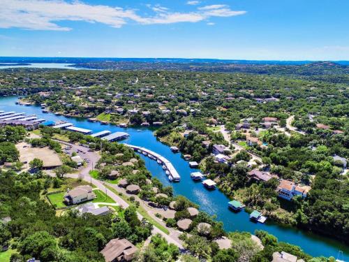 Lakeway House | Lakefront Bungalow With Community Poolhot Tub #4