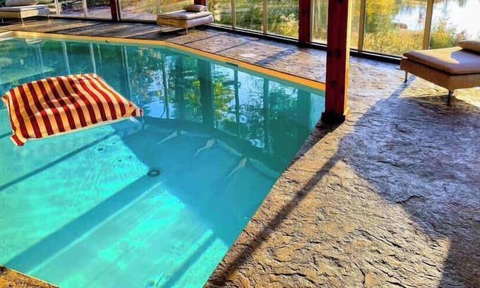 Sainte-Ann-des-Lacs Ski Chalet | Lakefront Chalet with Private Heated Indoor Pool