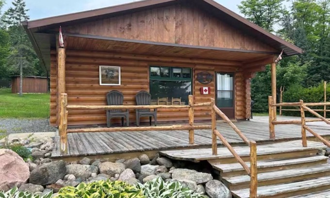 Unorganized Centre Parry Sound Cabin | Lakefront Cabin #2 - 4 Season - Sleeps 7