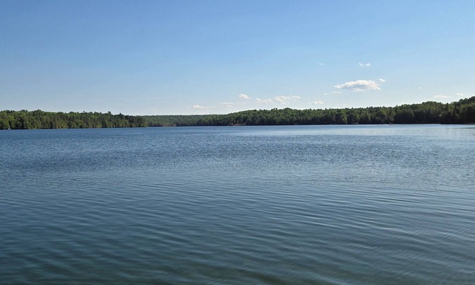 Admaston/Bromley House | Lakefront cabin and camper for 2 adults. Weekly rental Friday 4pm to Friday 11am