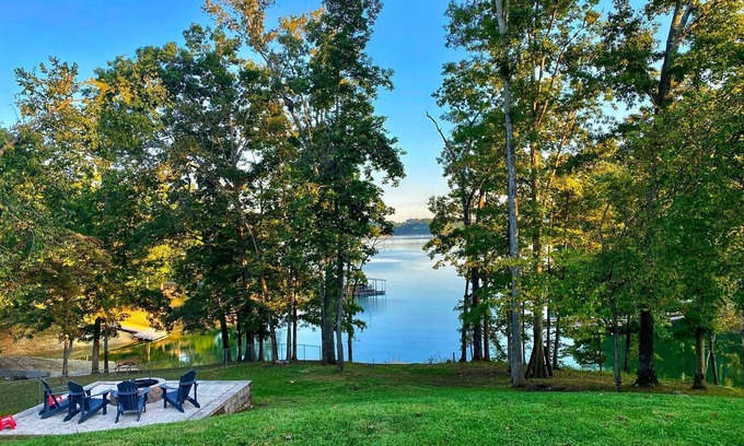 Rutledge Cabin | Lakefront Cabin + Bonfire Pit