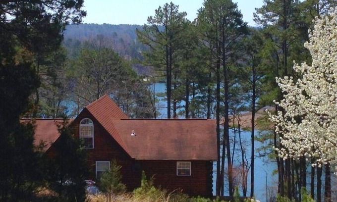 Drasco Cabin | Lakefront Cabin in Quiet Cove on Greers Ferry Lake
