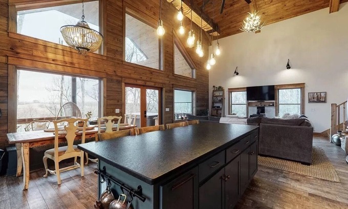 Hartsville Cabin | Lakefront Cabin in the Woods