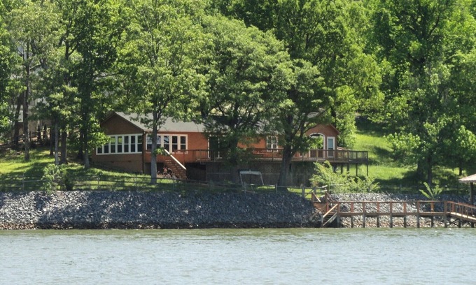 Bowling Green Cabin | Lakefront Cabin - Newly Renovated!