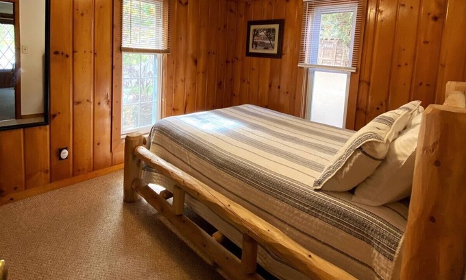 Bellaire Cabin | Lakefront Cabin - Northaire Resort Cabin 1