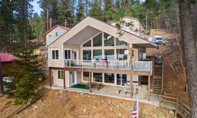 Worley Cabin | Lakefront Cabin Retreat with Stunning CDA Views