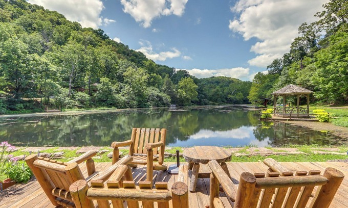 Eureka Springs Cabin | Lakefront Cabin < 3 Mi to Dtwn Eureka Springs!