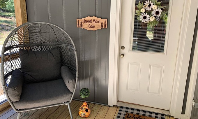 Tignall House | Lakefront Cabin Vacation at Harvest Moon Cove