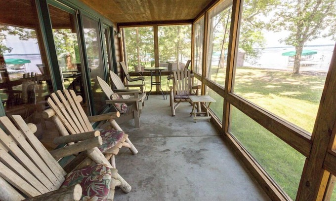 Nisswa Cabin | Lakefront Cabin w/Screened in Porch on Gull Lake
