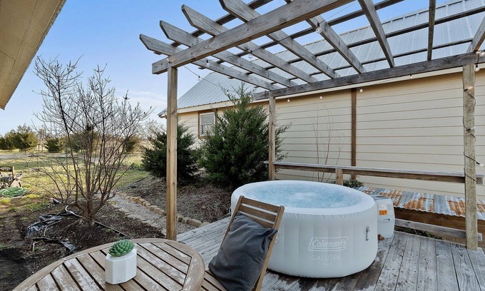 Weston Cabin | Lakefront cabin with hot tub! Kayak | Fish | Hike | Camp