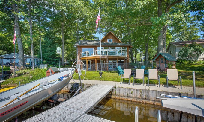 Cadillac House | Lakefront Cadillac Retreat w/Sauna + Boating!