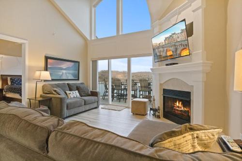 Camdenton Apartment | Lakefront Camdenton Condo Near Ha Ha Tonka and Golf!