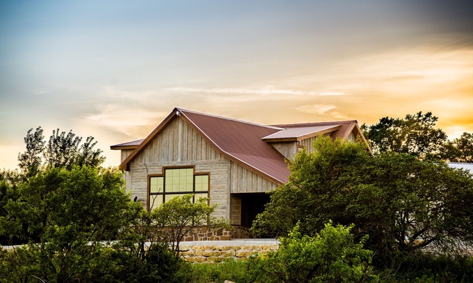 Cedar Vale Cabin | Lakefront Cedar Vale Lodge w/Private Boat Dock!
