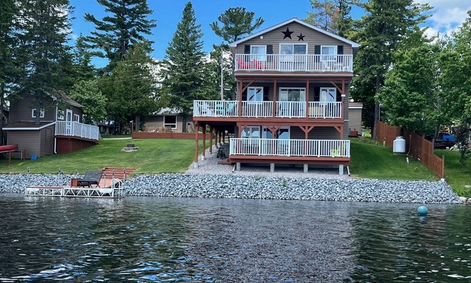 West Nipissing Cottage | Lakefront Chalet - Eagle’s Nest Waterfront Cottage