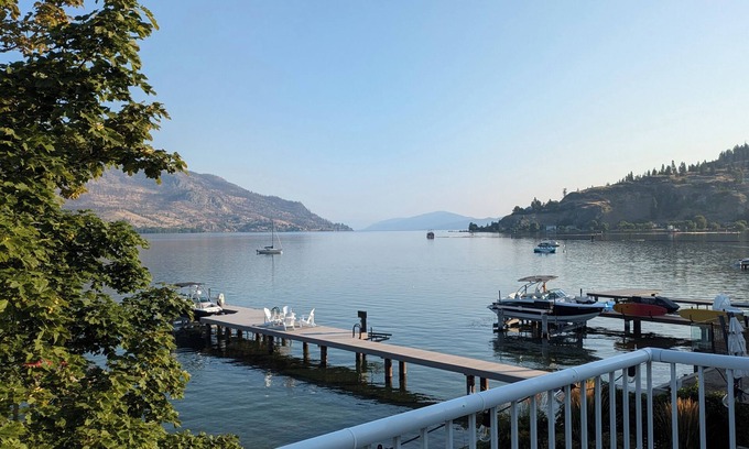 Central Okanagan Apartment | Lakefront charming apartment in downtown Kelowna, the best location in the city.