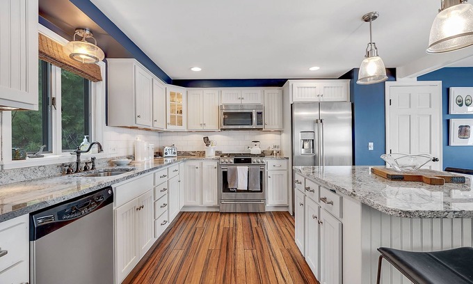 Bridgton Cottage | Lakefront Clean Modern 5-bed, 3.5 Bath, Families