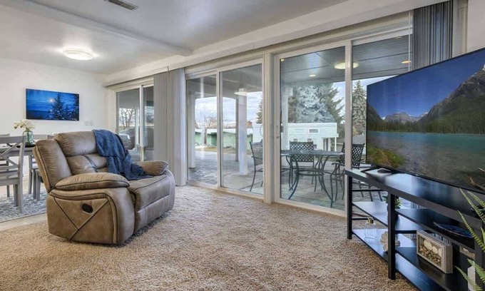 Polson Condo | Lakefront Condo-huge patio, day dock, beach front!