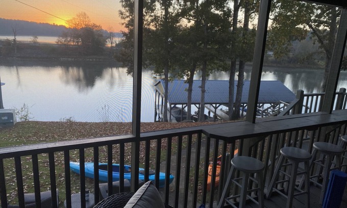 Northport Condo | Lakefront Condo on Lake Tuscaloosa. Perfect for summer fun and football weekends