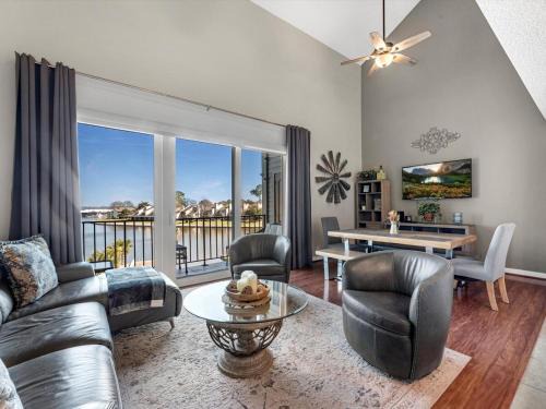 Walden on Lake Conroe Apartment | Lakefront Condo Retreat