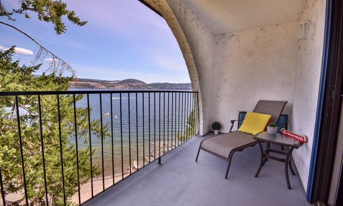 Central Okanagan Condo | Lakefront Condo Sleeps up to 4