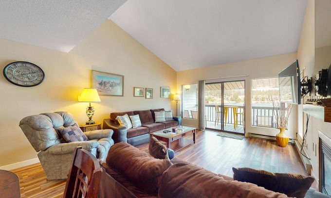 Bigfork Condo | Lakefront condo with balcony, stunning views, fast WiFi & W/D