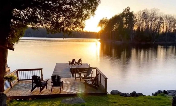 Havelock-Belmont-Methuen Cottage | **Lakefront Cottage**