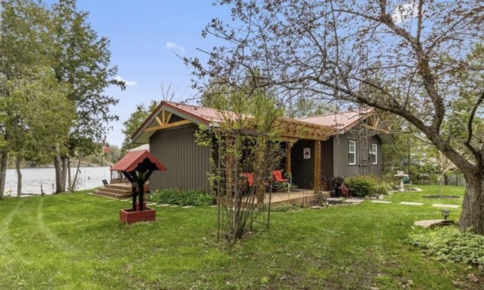Front of Yonge Ski Chalet | Lakefront cottage