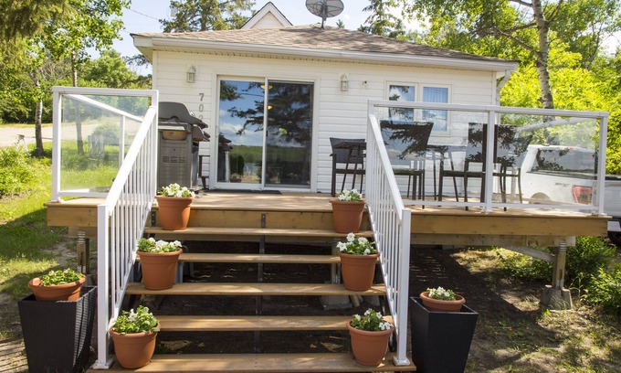 Manitou Beach Cottage | Lakefront Cottage in Manitou Beach - Three Bedroom Cottage, Sleeps 8